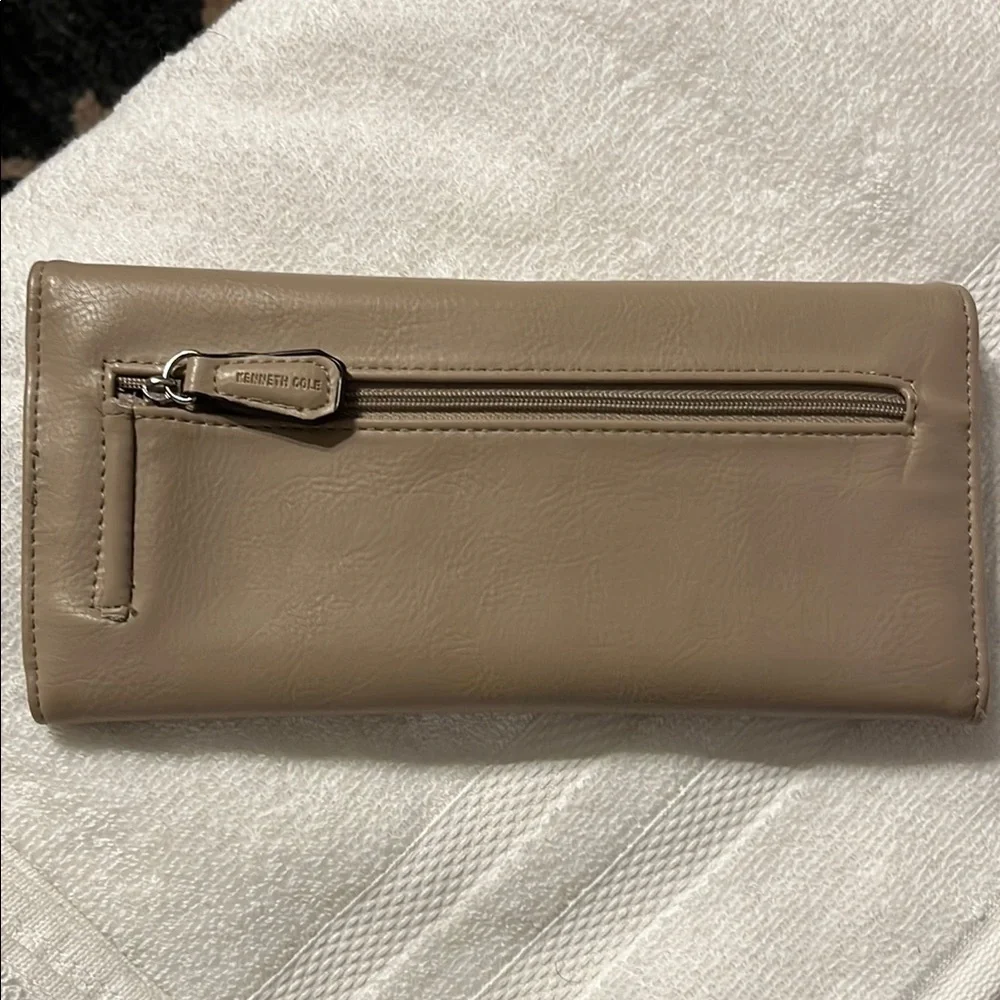 Kenneth Cole Reaction Tan Women's Wallet